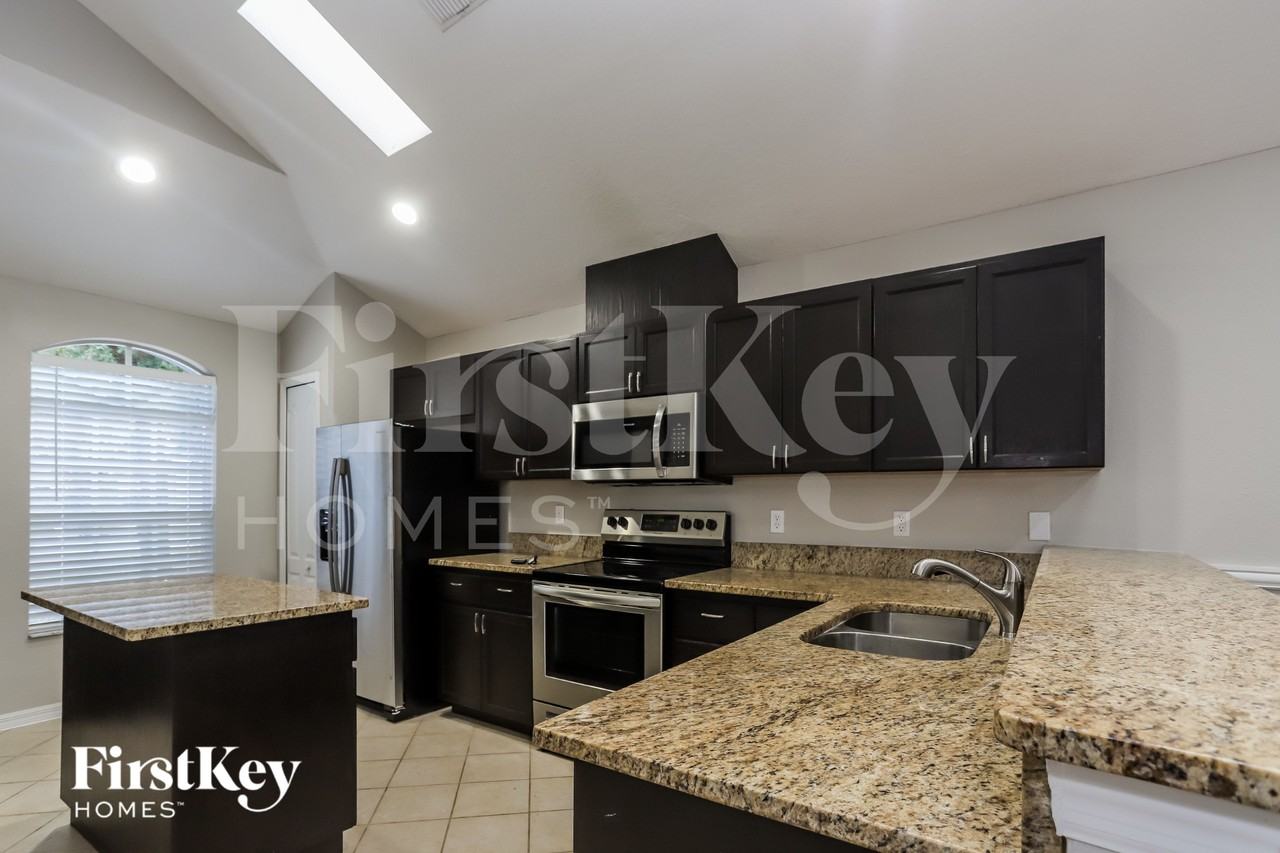 616 Sunset Beach Ct - Photo 4 of 15