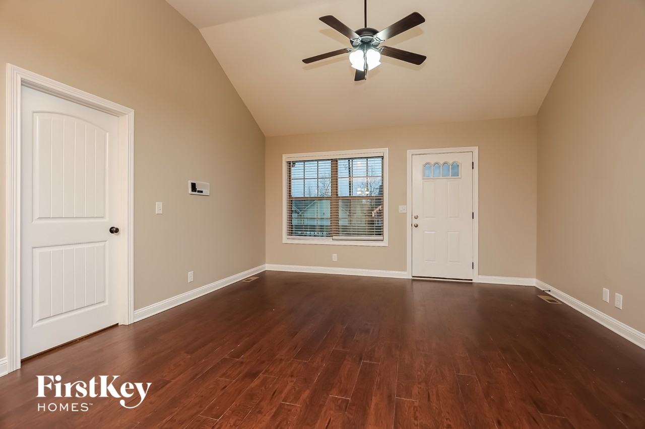 525 Magnolia Dr - Photo 2 of 15