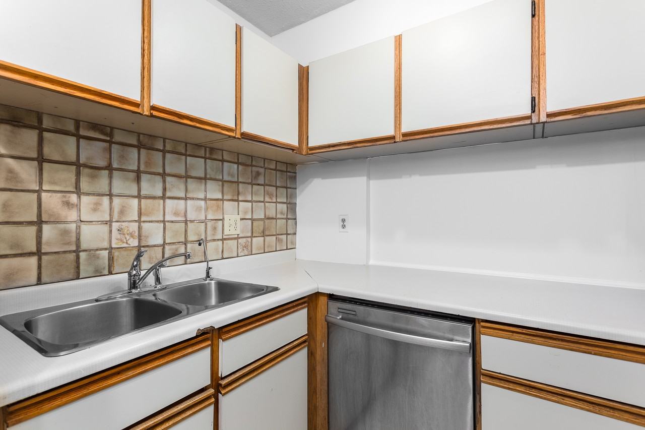 1405 Haro Street #103 - Photo 6 of 18