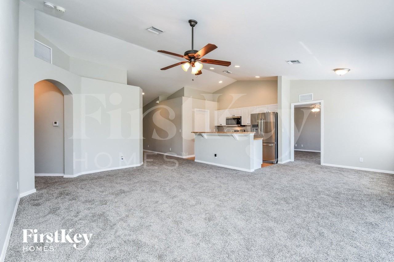 416 Jourferie Rd - Photo 3 of 15