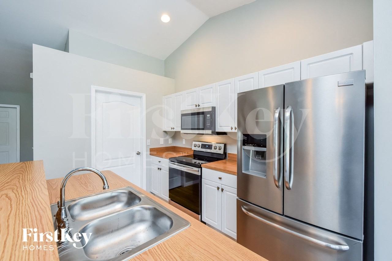 416 Jourferie Rd - Photo 4 of 15