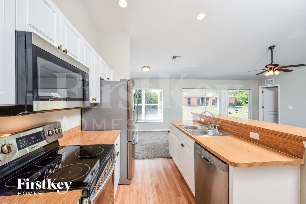 416 Jourferie Rd - Photo 5 of 15