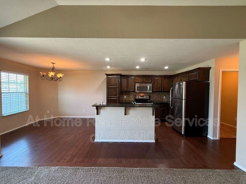 4593 W Greenridge St - Photo 2 of 10