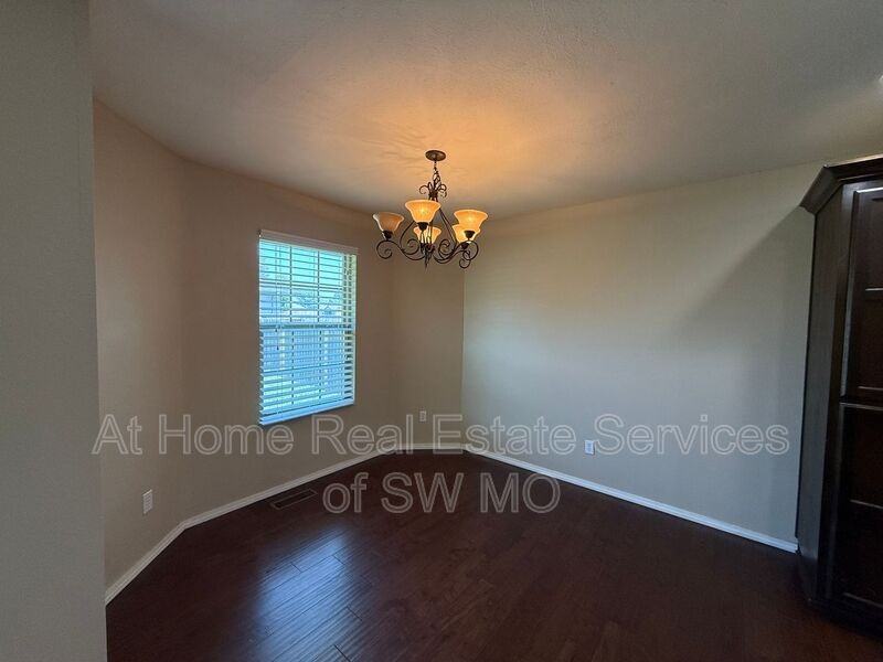 4593 W Greenridge St - Photo 3 of 10
