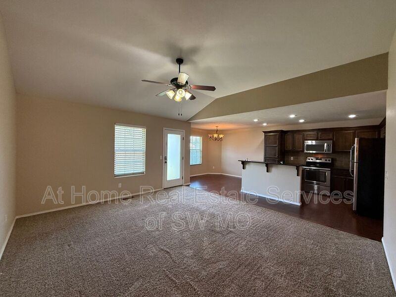 4593 W Greenridge St - Photo 4 of 10
