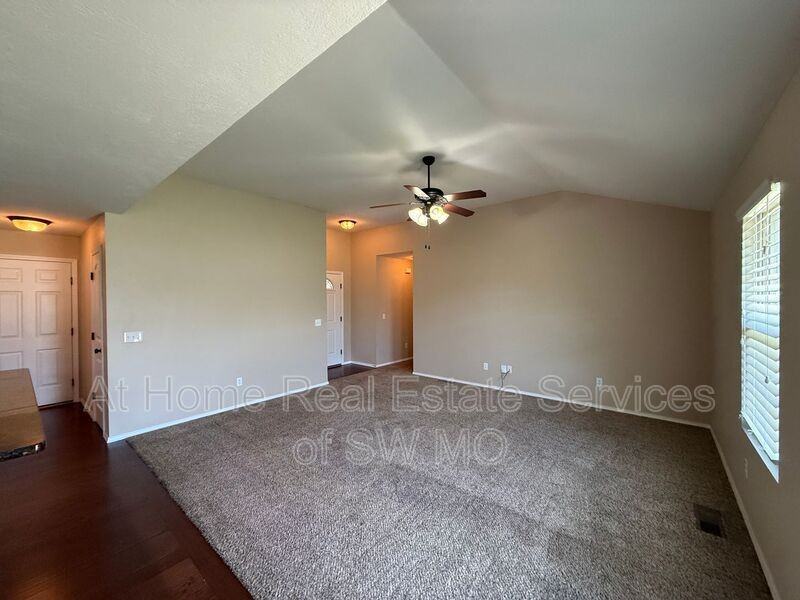 4593 W Greenridge St - Photo 5 of 10