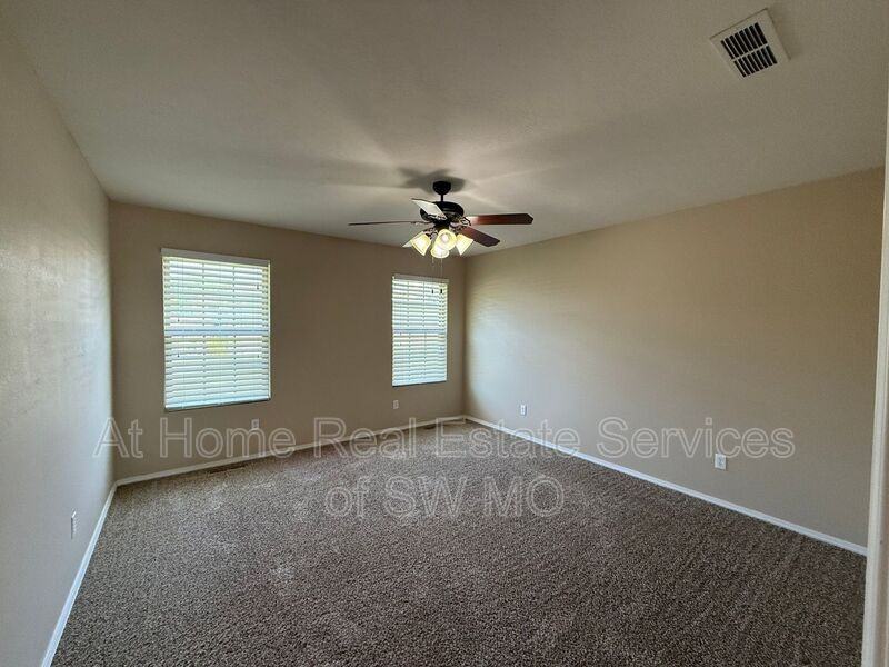 4593 W Greenridge St - Photo 6 of 10