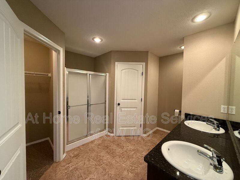 4593 W Greenridge St - Photo 7 of 10