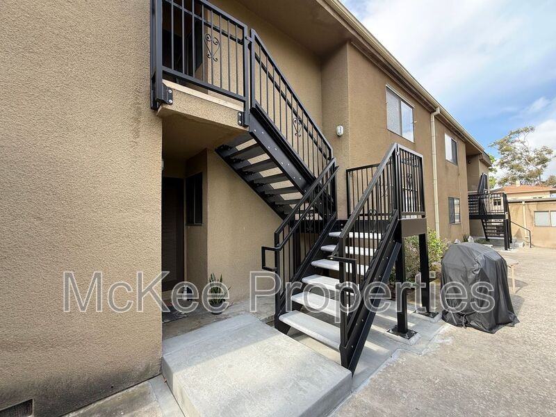 230 W Walnut Ave #D - Photo 3 of 11