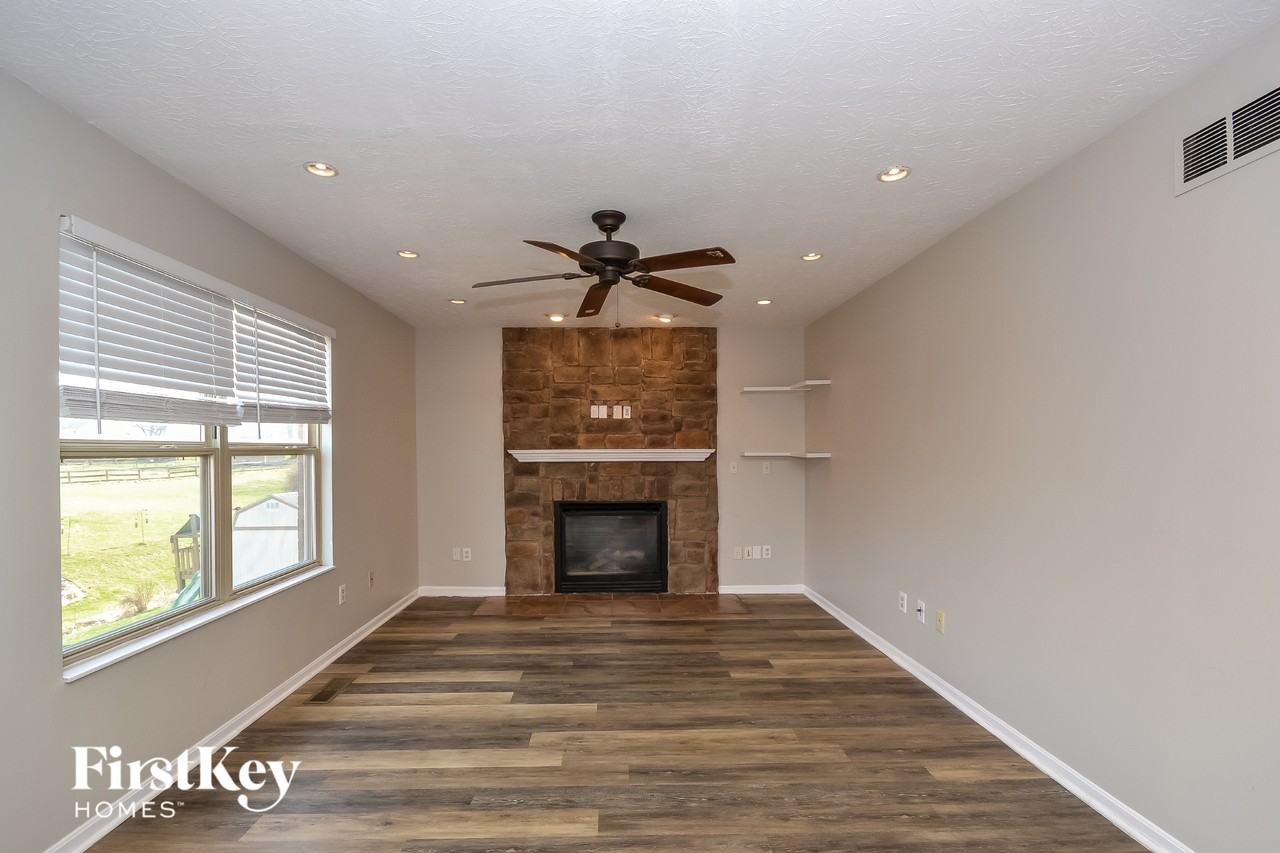 5456 Shady Meadows Dr - Photo 3 of 15