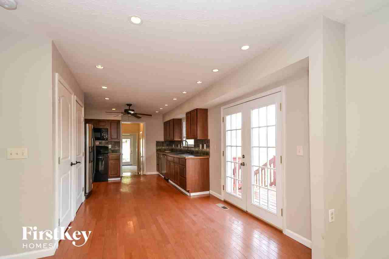 5456 Shady Meadows Dr - Photo 4 of 15
