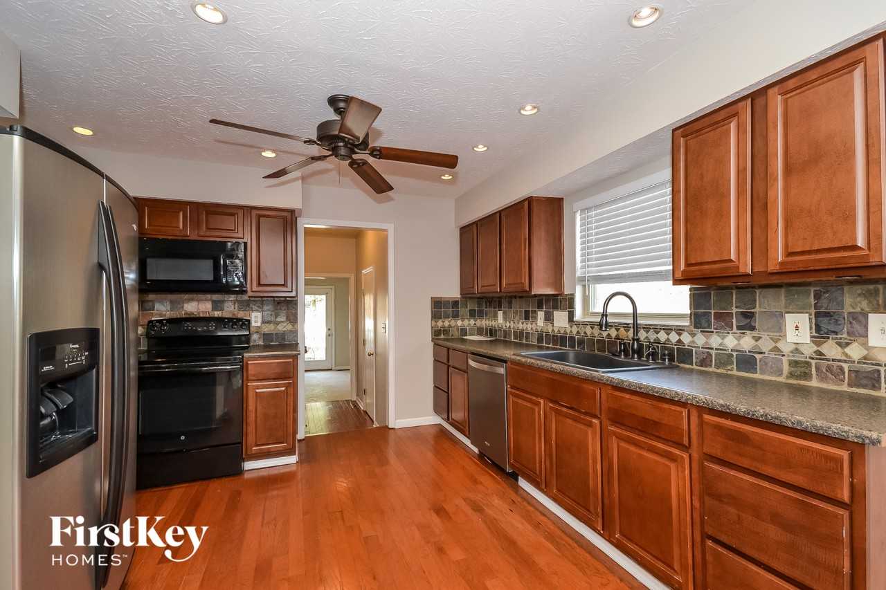 5456 Shady Meadows Dr - Photo 5 of 15