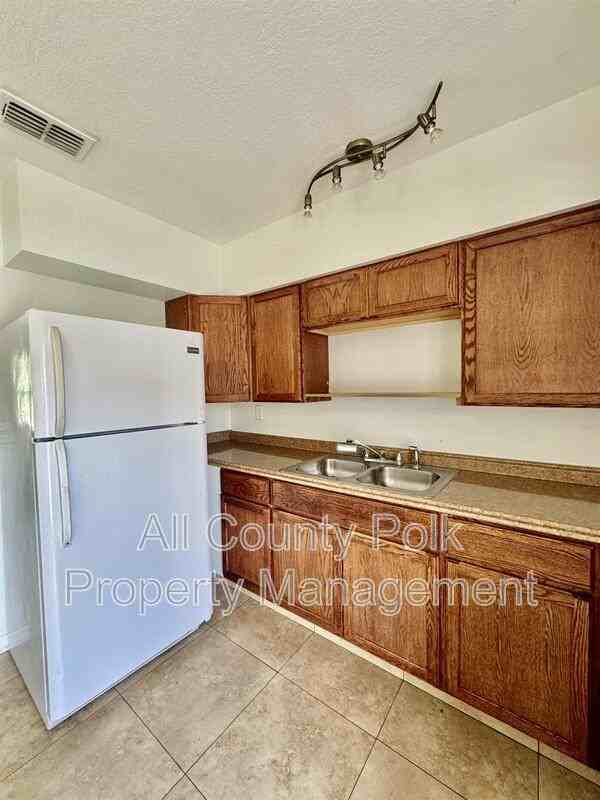 2415 S Crystal Lake Dr - Photo 7 of 16