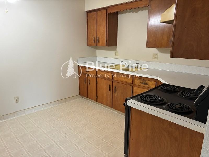 1680 Calkins Ave #3 - Photo 3 of 7