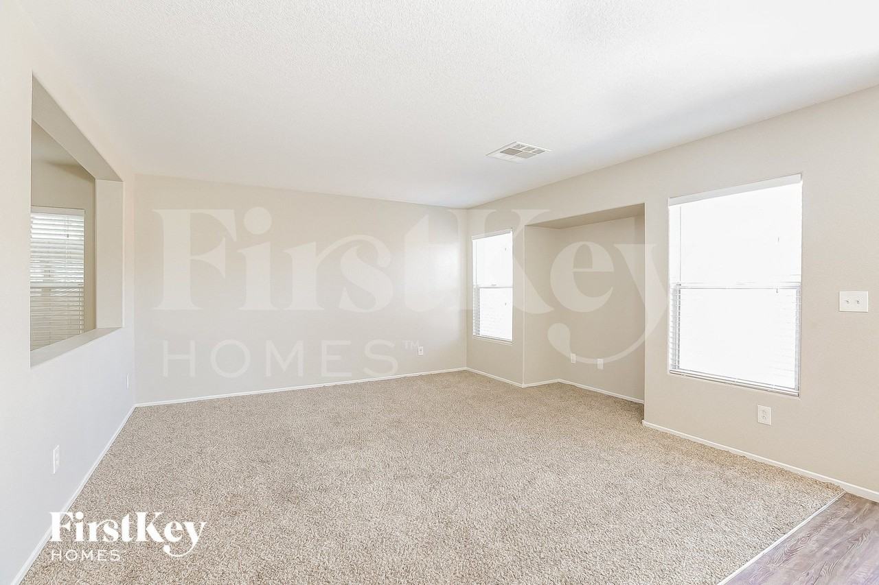 9120 Patrick Henry Ave - Photo 4 of 15