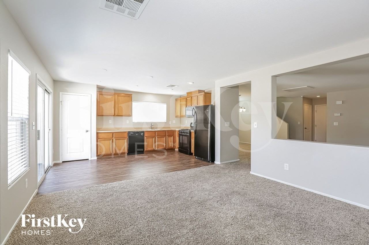 9120 Patrick Henry Ave - Photo 5 of 15