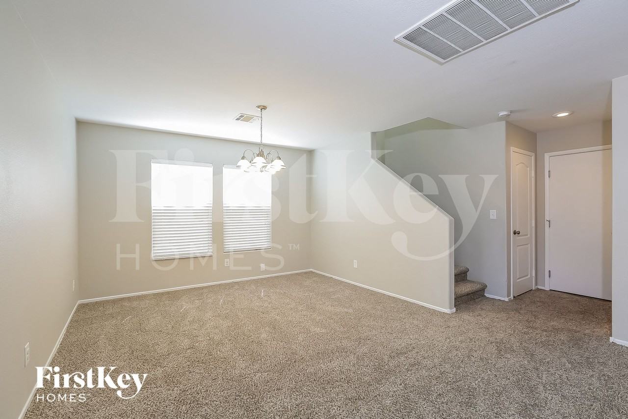 9120 Patrick Henry Ave - Photo 6 of 15