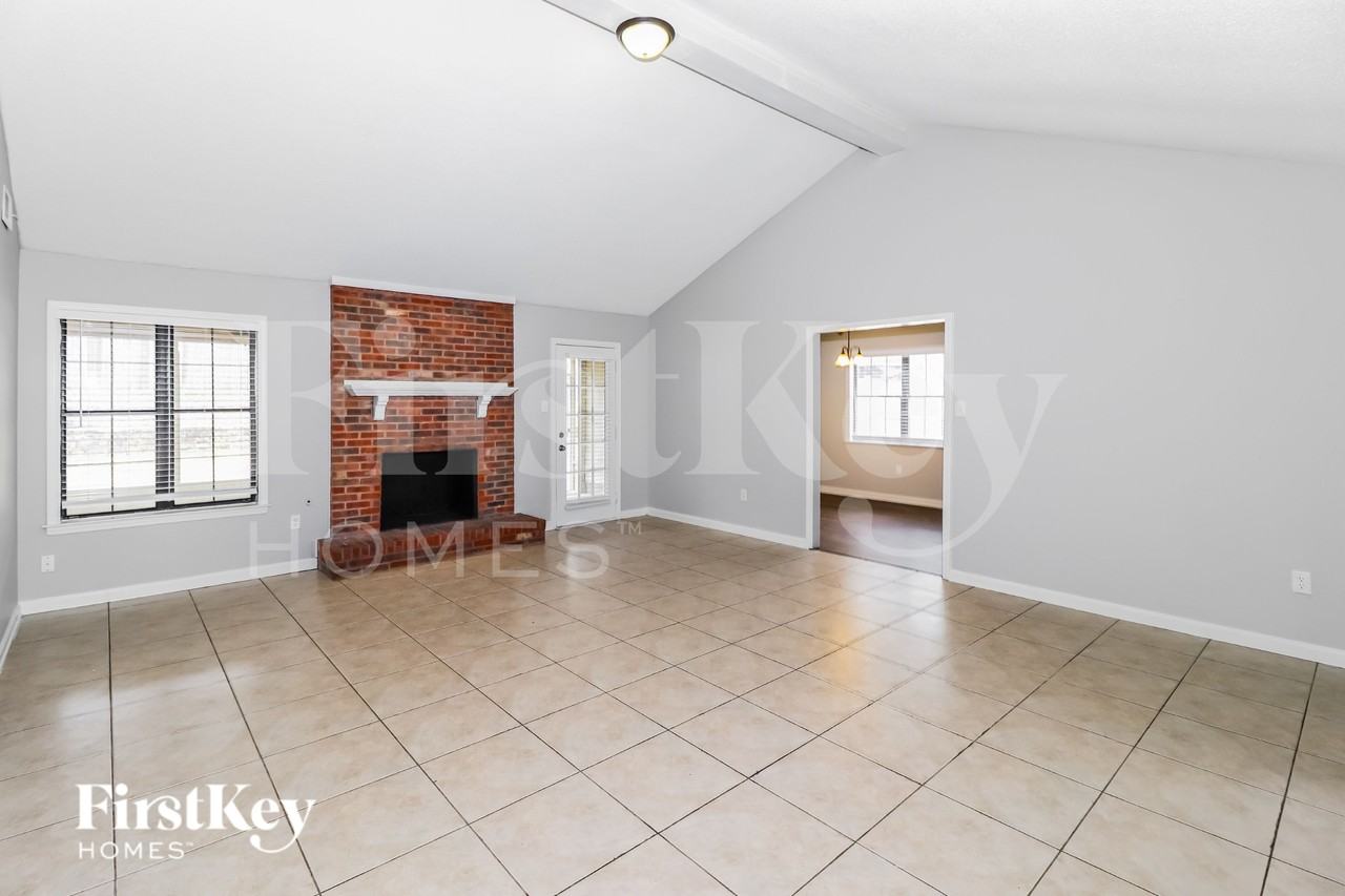 7177 Lamesa Ln - Photo 4 of 15