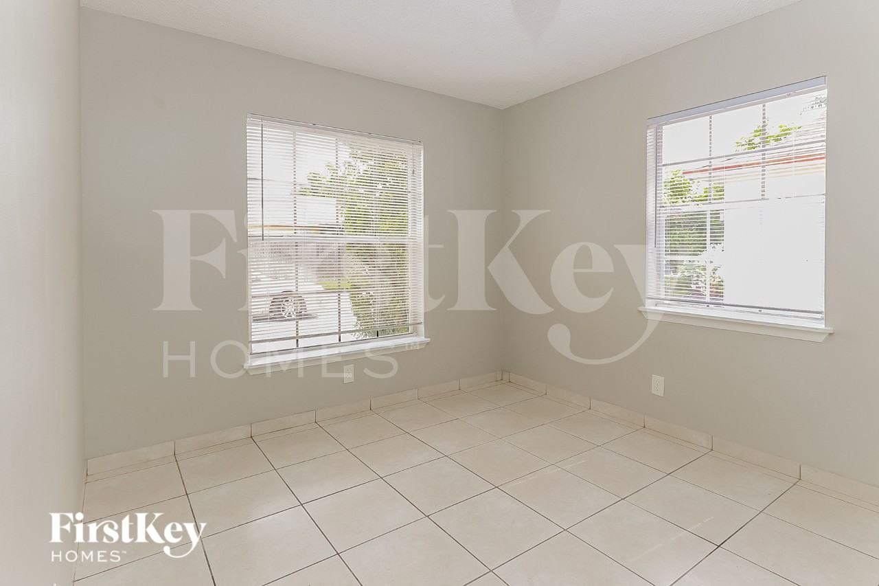 5709 Boynton Cres - Photo 5 of 17