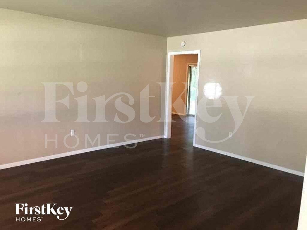 5605 Odessa Ave - Photo 2 of 26