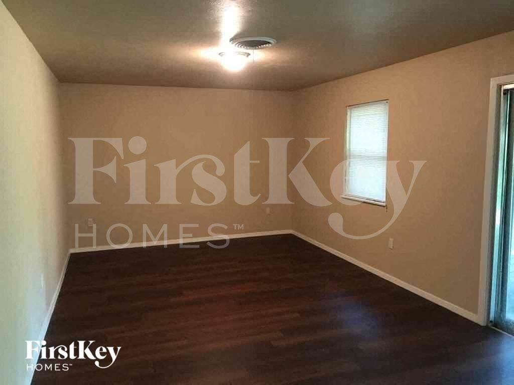 5605 Odessa Ave - Photo 4 of 26