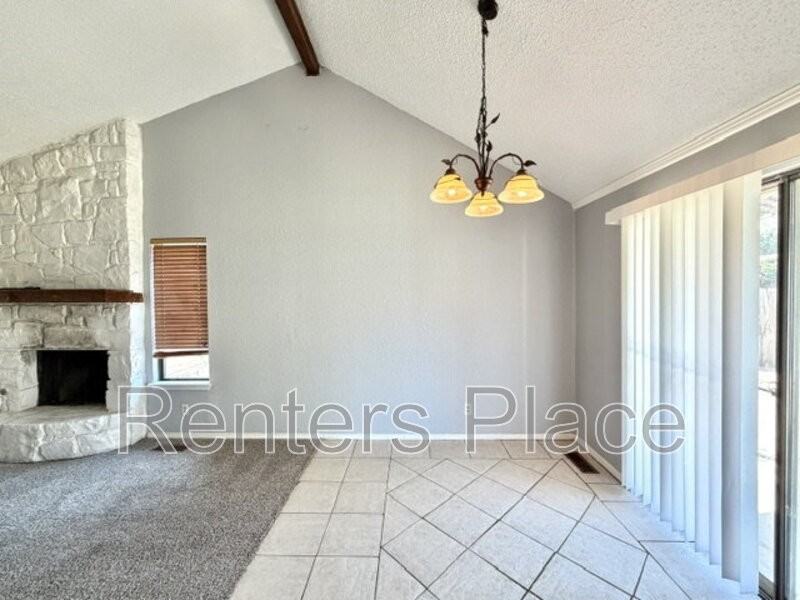 1920 N Desert Palm Ave - Photo 4 of 17