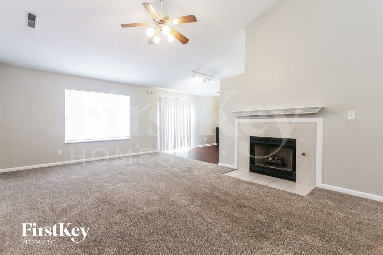 5030 Thompson Park Blvd - Photo 4 of 16