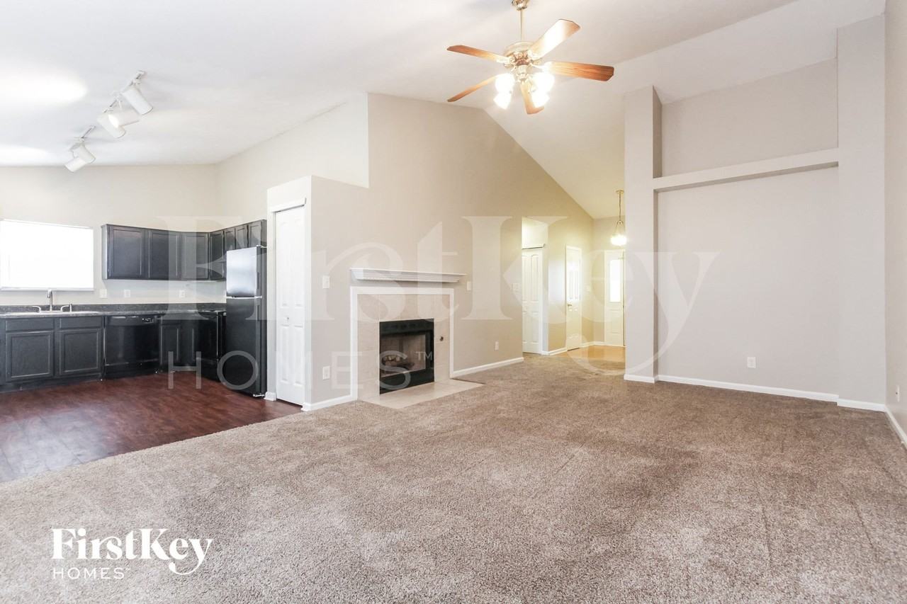 5030 Thompson Park Blvd - Photo 5 of 16
