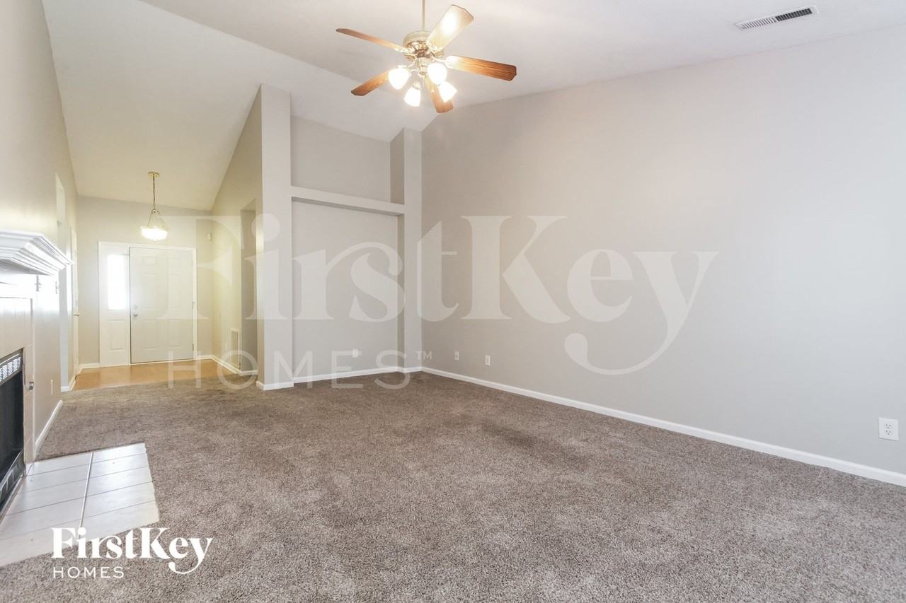 5030 Thompson Park Blvd - Photo 6 of 16