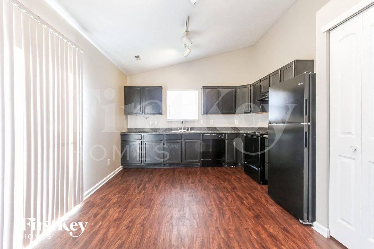 5030 Thompson Park Blvd - Photo 7 of 16