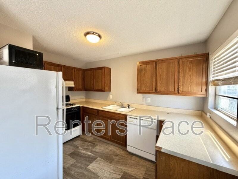1436 E 38th St #B - Photo 6 of 13