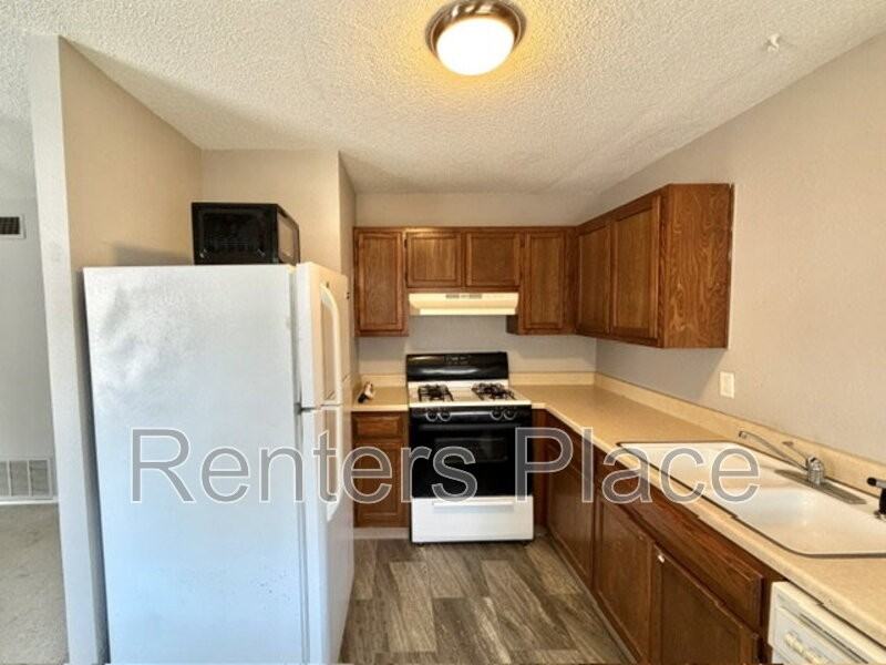 1436 E 38th St #B - Photo 7 of 13