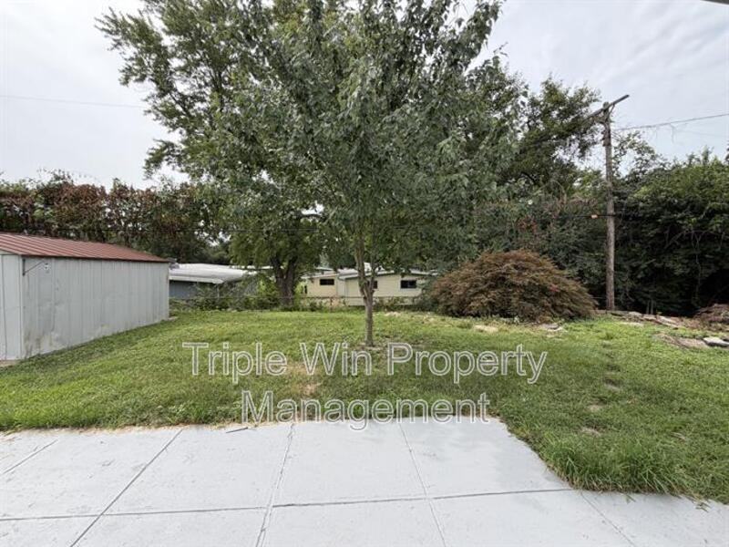 810 Saint Anthony Ln - Photo 6 of 39