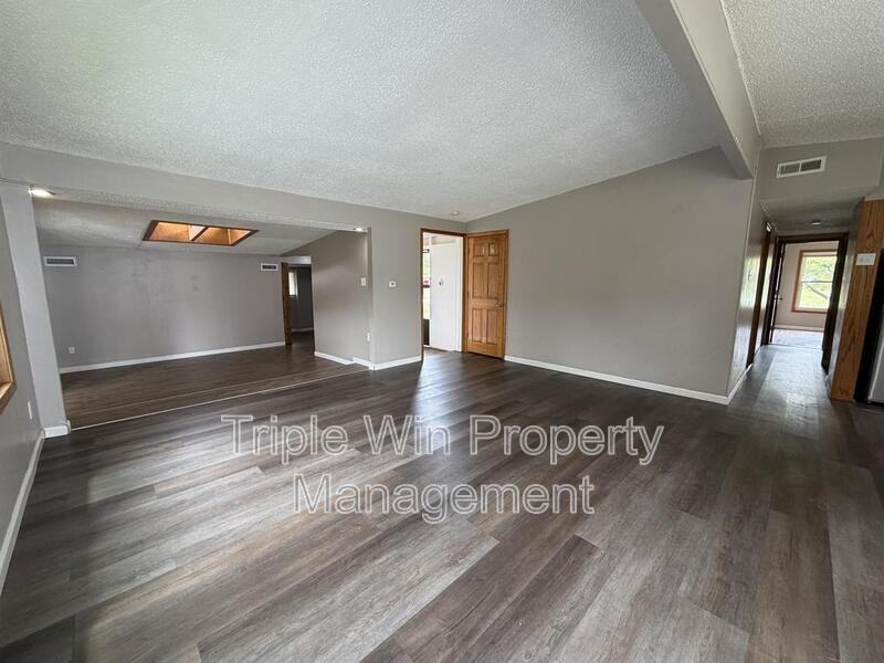 810 Saint Anthony Ln - Photo 7 of 39