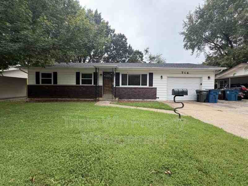 714 Undercliff Dr - Photo 2 of 31