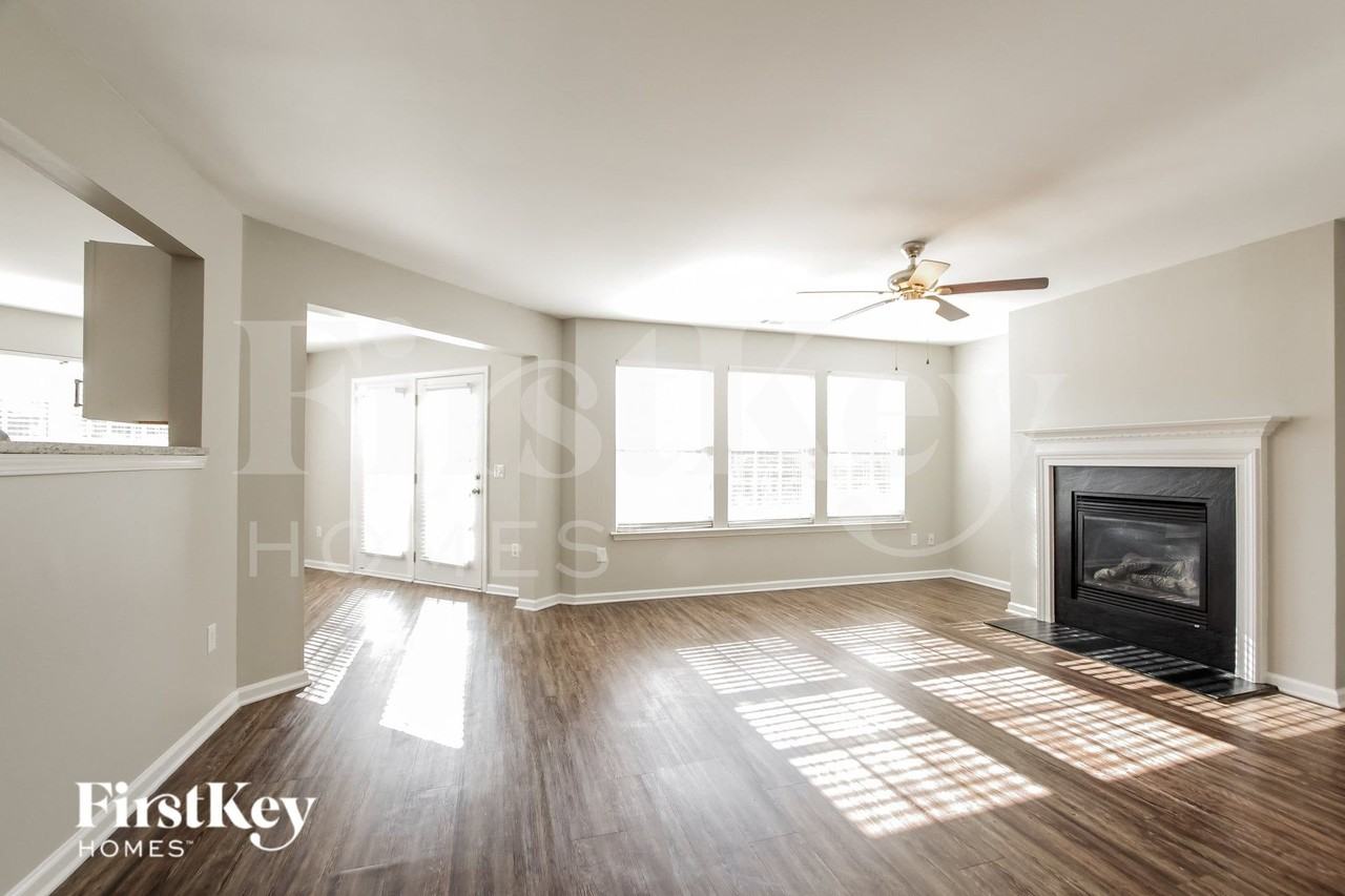 4018 Shadow Pines Cir - Photo 3 of 15