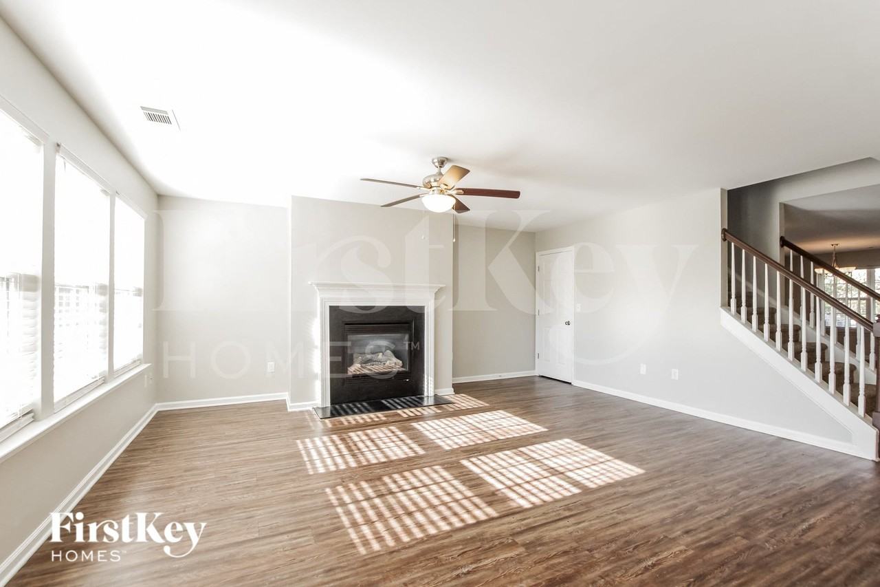 4018 Shadow Pines Cir - Photo 4 of 15