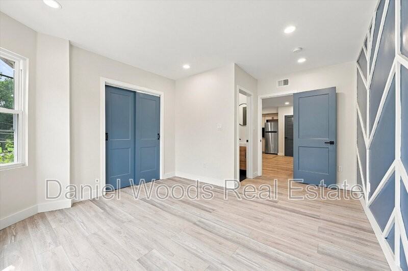 944 W Lycoming St - Photo 2 of 12