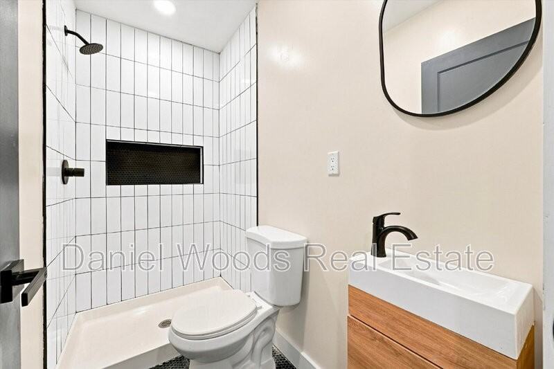 944 W Lycoming St - Photo 3 of 12