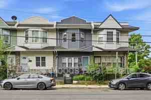 featured image of 944 W Lycoming St