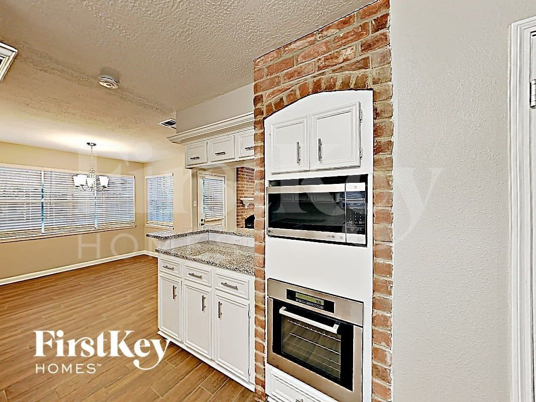 2511 Riverlawn Dr - Photo 5 of 18