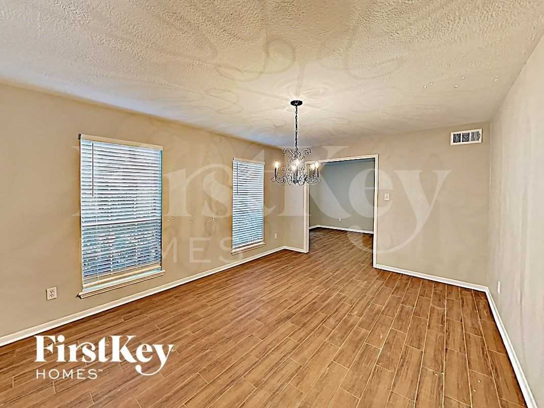 2511 Riverlawn Dr - Photo 7 of 18