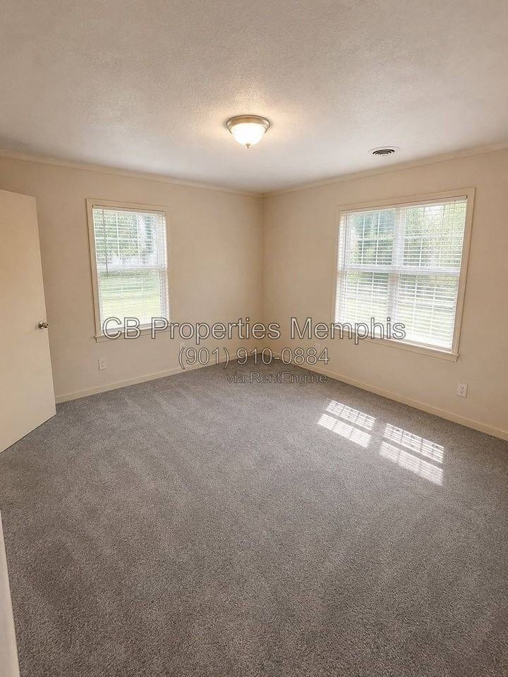 2806 Scotland Rd - Photo 3 of 9