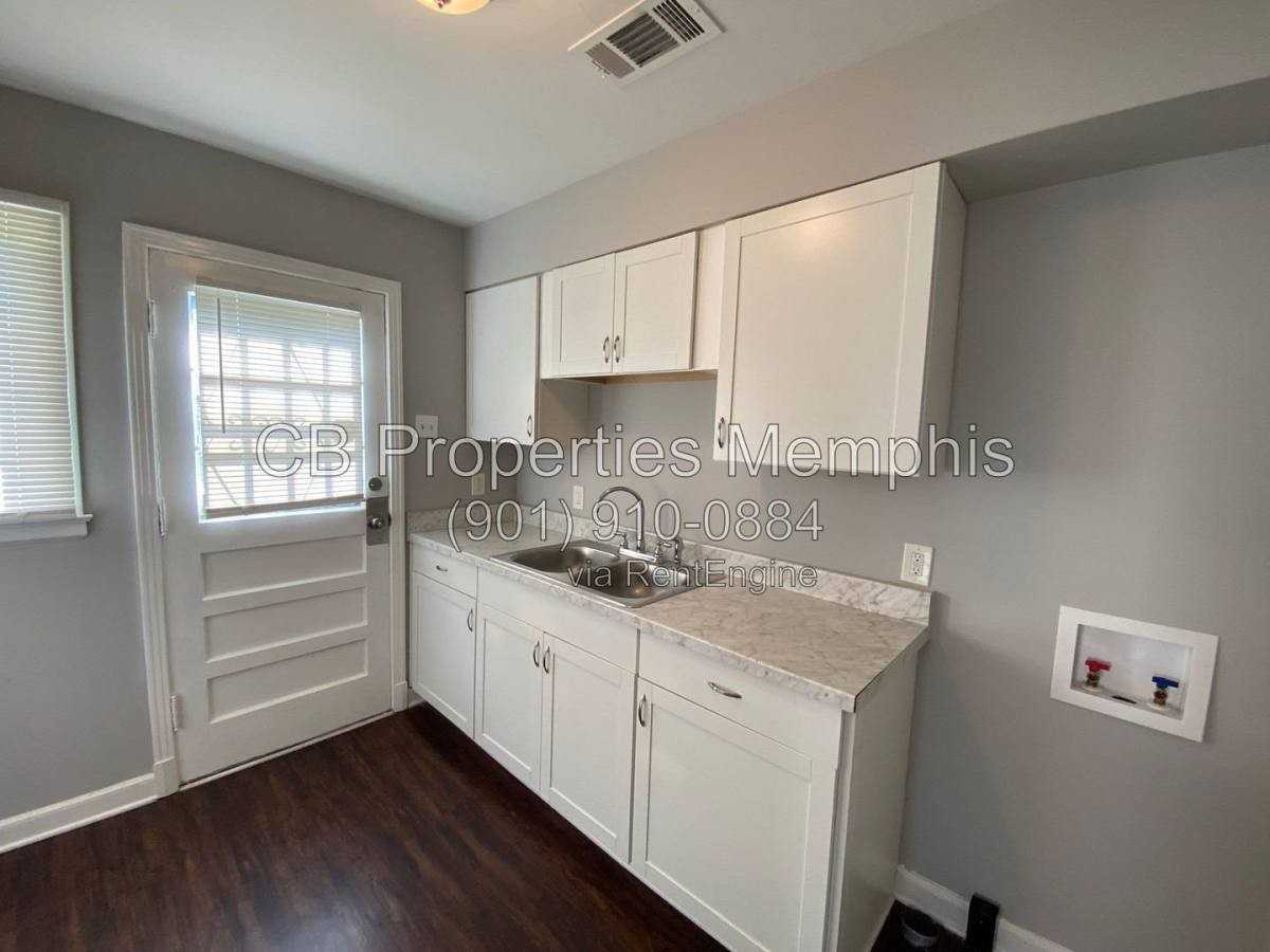 1190 Inman Cv - Photo 2 of 10