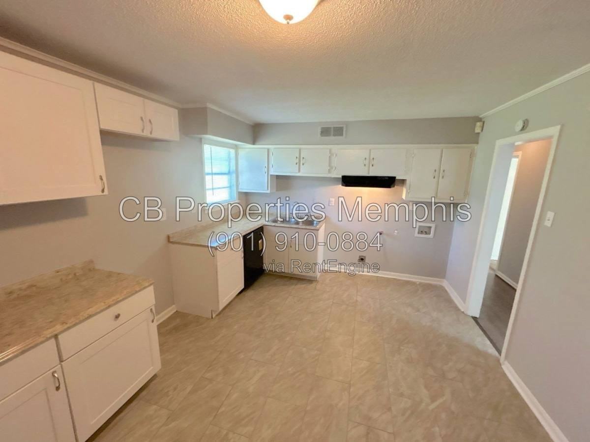 4811 Bradford Dr - Photo 2 of 9