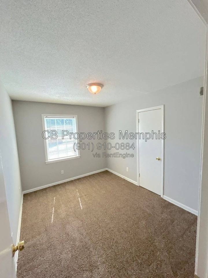 4811 Bradford Dr - Photo 3 of 9