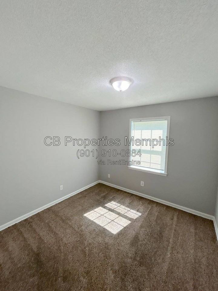 4811 Bradford Dr - Photo 4 of 9