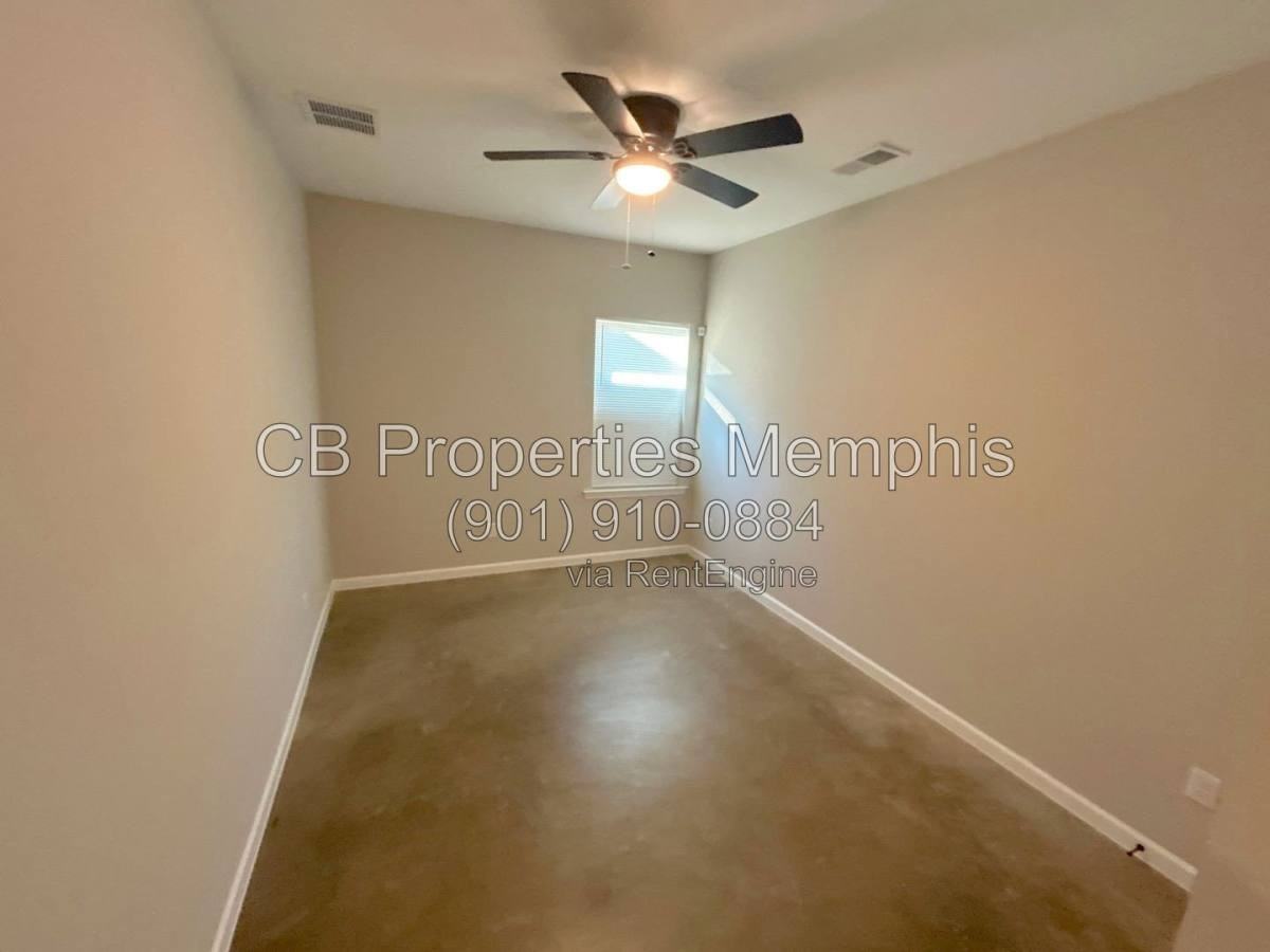 671 Pearce St - Photo 5 of 10
