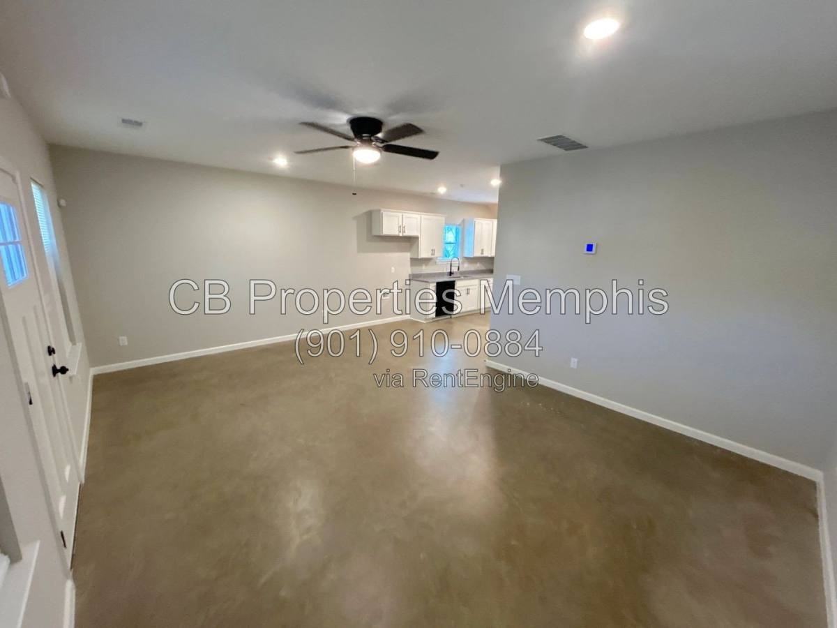 671 Pearce St - Photo 6 of 10