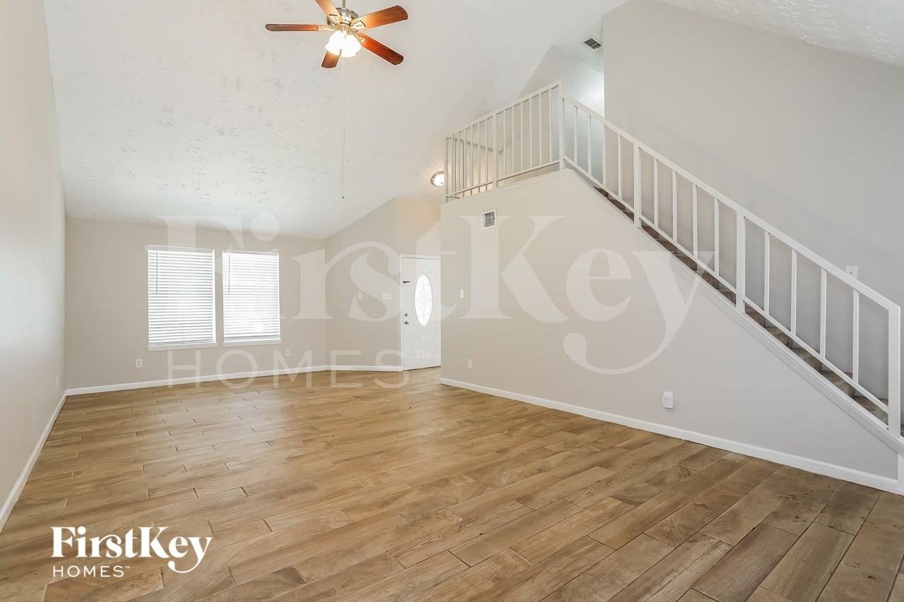 20239 Misty Pines Dr - Photo 3 of 16